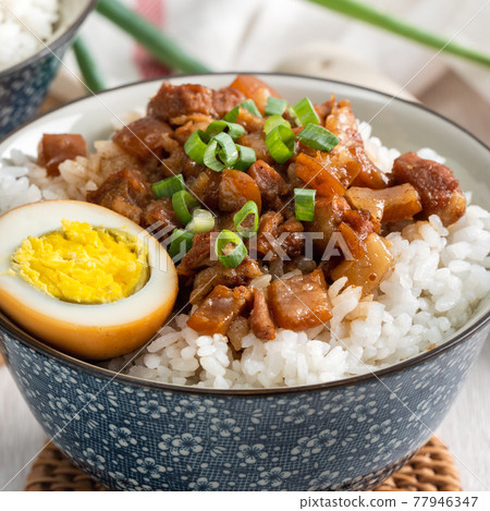 Braised pork rice Taiwanese-style meat soboro bowl roulow fan 77946347