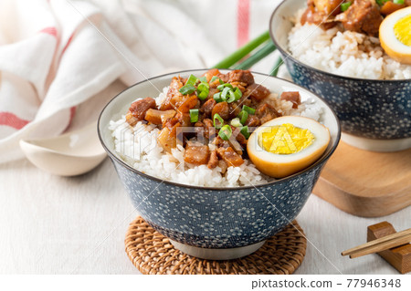Braised pork rice Taiwanese-style meat soboro bowl roulow fan 77946348