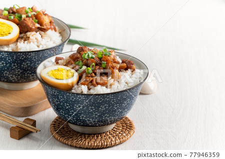 Braised pork rice Taiwanese-style meat soboro bowl roulow fan 77946359