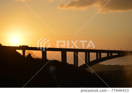 朝日背影 77946453