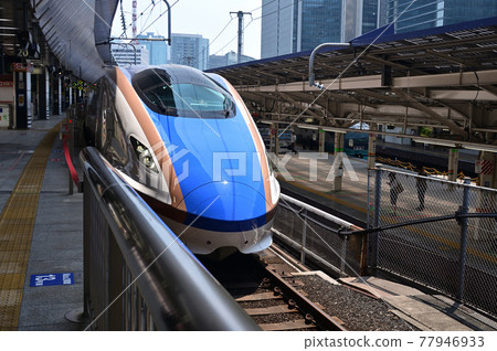 在東京站看到的新幹線列車 77946933