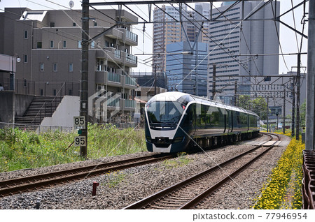 Safir Odoriko passing through the Shimizu Tanito Tunnel on the Tokaido Line Safir Odoriko passing through the Shimizu Tanito Tunnel on the Tokaido Line 77946954