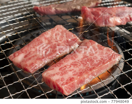 Juicy high-class roasted Japanese black beef [l marbled ribs] meat 77948049
