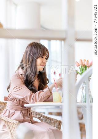 Lifestyle Office Worker Rest 77948321