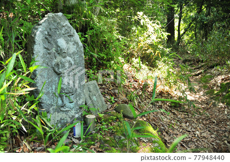 Fudoishi Buddha on the Ryuozan mountain trail [Yanagimoto, Tenri City, Nara Prefecture] 77948440