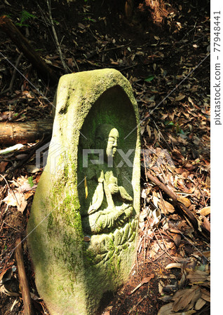 Fudoishi Buddha on the Ryuozan mountain trail [Yanagimoto, Tenri City, Nara Prefecture] 77948441