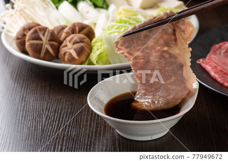 Eat beef shabu-shabu with ponzu sauce Eat beef shabu-shabu with ponzu sauce 77949672