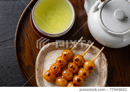 Mitarashi dumplings and tea 77949682