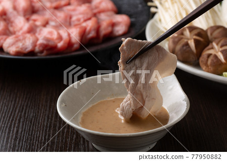 Eat pork shabu-shabu with sesame seeds Eat pork shabu-shabu with sesame seeds 77950882