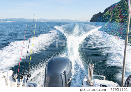 The pattern that the ship makes 77951391