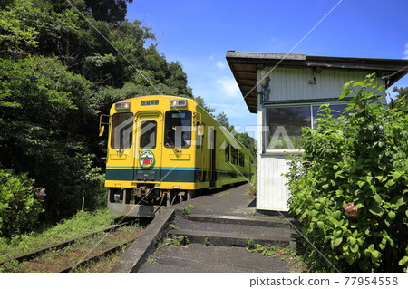 Isumi Railway Kugahara Station and Train (Chiba Isumi) Isumi Railway Kugahara Station and Train (Chiba Isumi) 77954558