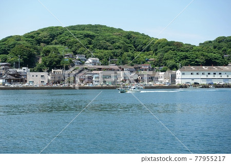 漁船返回港口彥島天野鄉町、下關市漁港和東方海事工廠 漁船返回港口彥島天野鄉町、下關市漁港和東方海事工廠 77955217