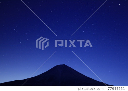 富士山和Tanuki湖的星空 富士山和Tanuki湖的星空 77955231