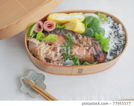 Wappa便當配鹽醃三文魚和煎蛋捲 77955577