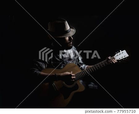 Young hipster guitarist play on the acoustic guitar . Young hipster guitarist play on the acoustic guitar . 77955710