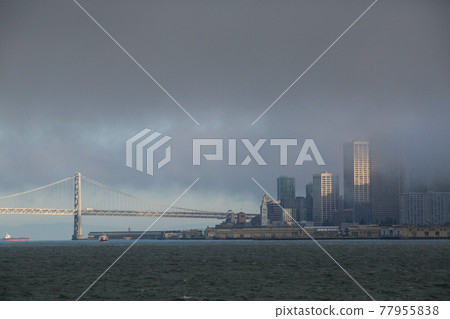 美國加利福尼亞州舊金山-奧克蘭海灣大橋 77955838