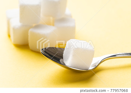 Cube sugar 77957068
