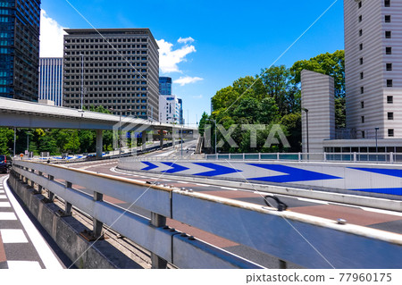 藍天下的青山通,赤坂見附十字路口(赤坂見附立交橋) 藍天下的青山通,赤坂見附十字路口(赤坂見附立交橋) 77960175