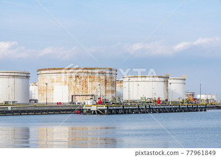 Large oil tank 77961849