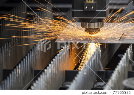 The fiber laser cutting machine . The fiber laser cutting machine . 77965585