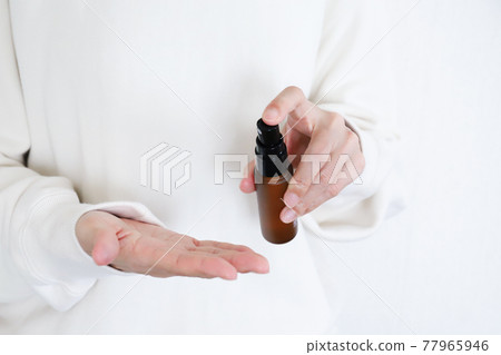 噴在手上 77965946