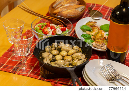 Wine and home cooking lined up on the table Drinking at home 77966314