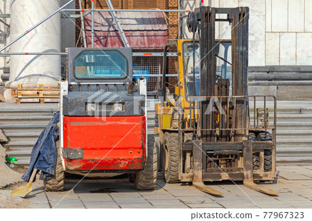 Loader and Forklift 77967323
