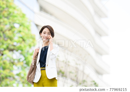 Business image middle woman outdoor 77969215
