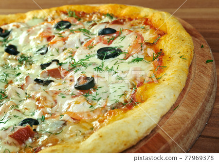 Pizza Regina 77969378