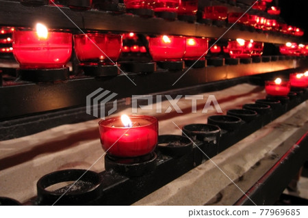 Candles 77969685
