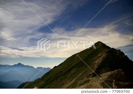 唐松岳登山的晨光 77969700