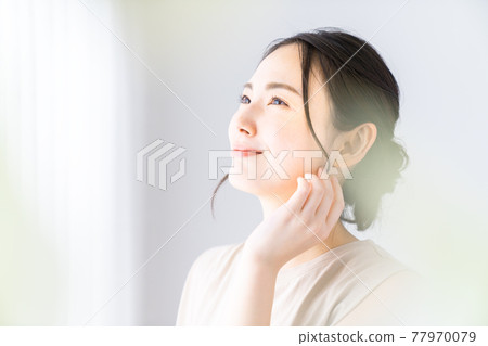 女性的美麗形象 77970079