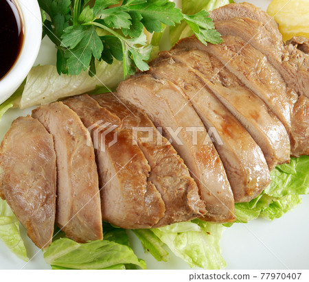 Roasted duck, Chinese style . Roasted duck, Chinese style . 77970407