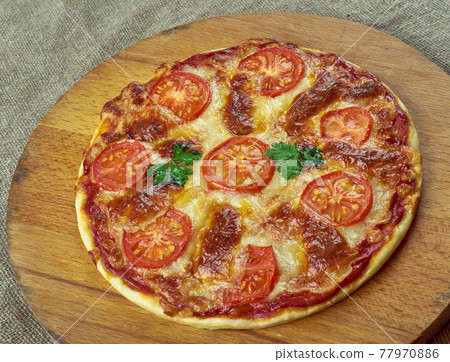 Pizza napoletana 77970886