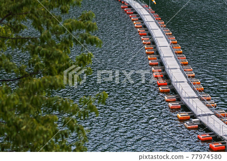 Tokyo / Floating bridge "Mugiyama's floating bridge / floating bridge" (drum can bridge), which is rare in Japan Tokyo / Floating bridge "Mugiyama's floating bridge / floating bridge" (drum can bridge), which is rare in Japan 77974580