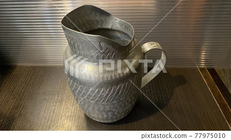 A jug 77975010