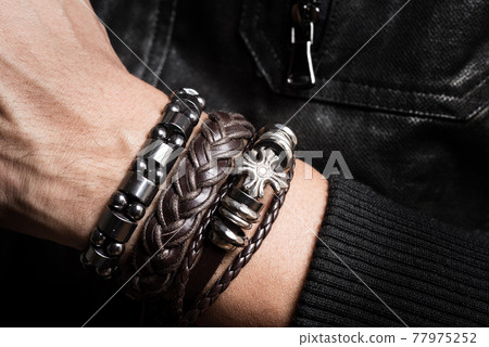 bracelet on the wrist 77975252