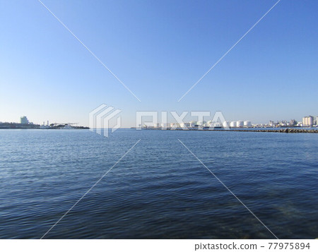 Scenery of port town 77975894