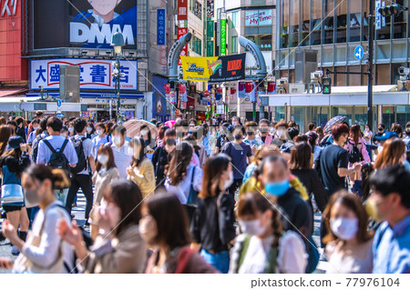 擴大了日本東京城市景觀的 9 個都道府縣的申報。與電暈災難之前相同的威脅 = 5 月 15 日，澀谷 77976104