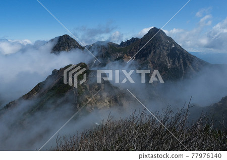八岳的壯觀小徑。日本的壯麗自然。 100名山,阿嘉山。 八岳的壯觀小徑。日本的壯麗自然。 100名山,阿嘉山。 77976140