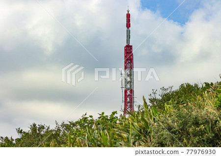 山坡上的電信塔 山坡上的電信塔 77976930