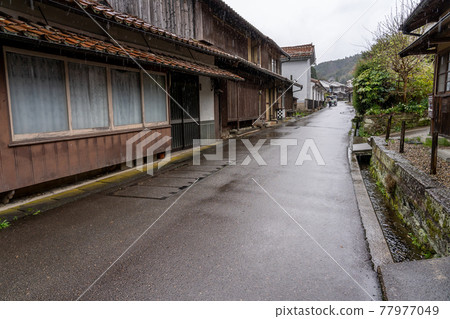 島根縣織田市，下雨的石見銀山銀山大森的街道 77977049