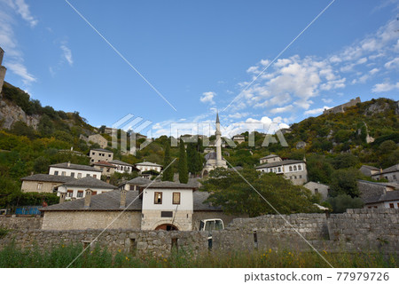 藍天，白雲，還有美麗的歷史和古老的城堡。 77979726