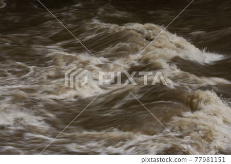 River flooding River flooding 77981151