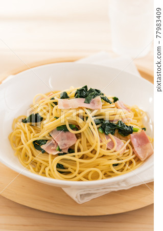 Spinach and bacon pasta Spinach and bacon pasta 77983409