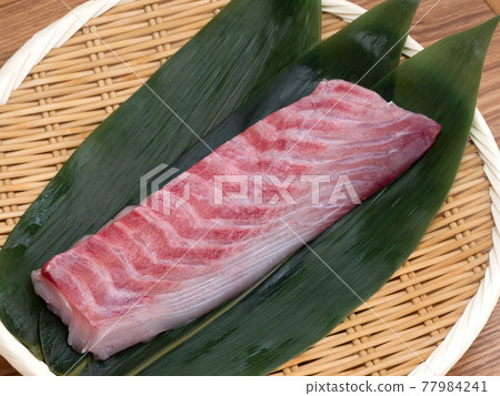 Red sea bream sashimi 77984241