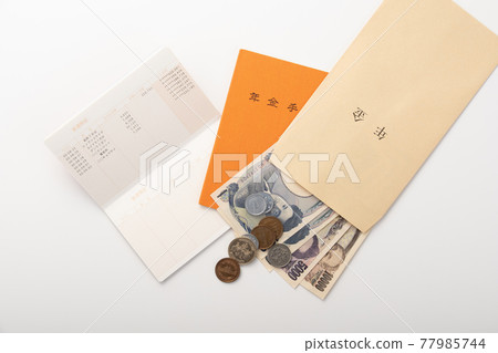 Image of pension book and money 77985744