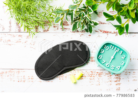 Eye mask and earplug 77986583