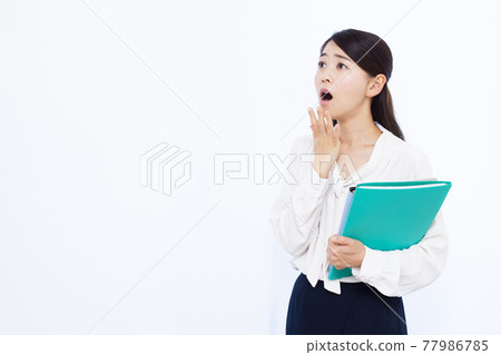 三十多歲的驚訝女商人 77986785