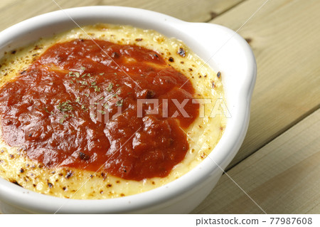Gratin, a doria with plenty of melted and browned cheese Gratin, a doria with plenty of melted and browned cheese 77987608